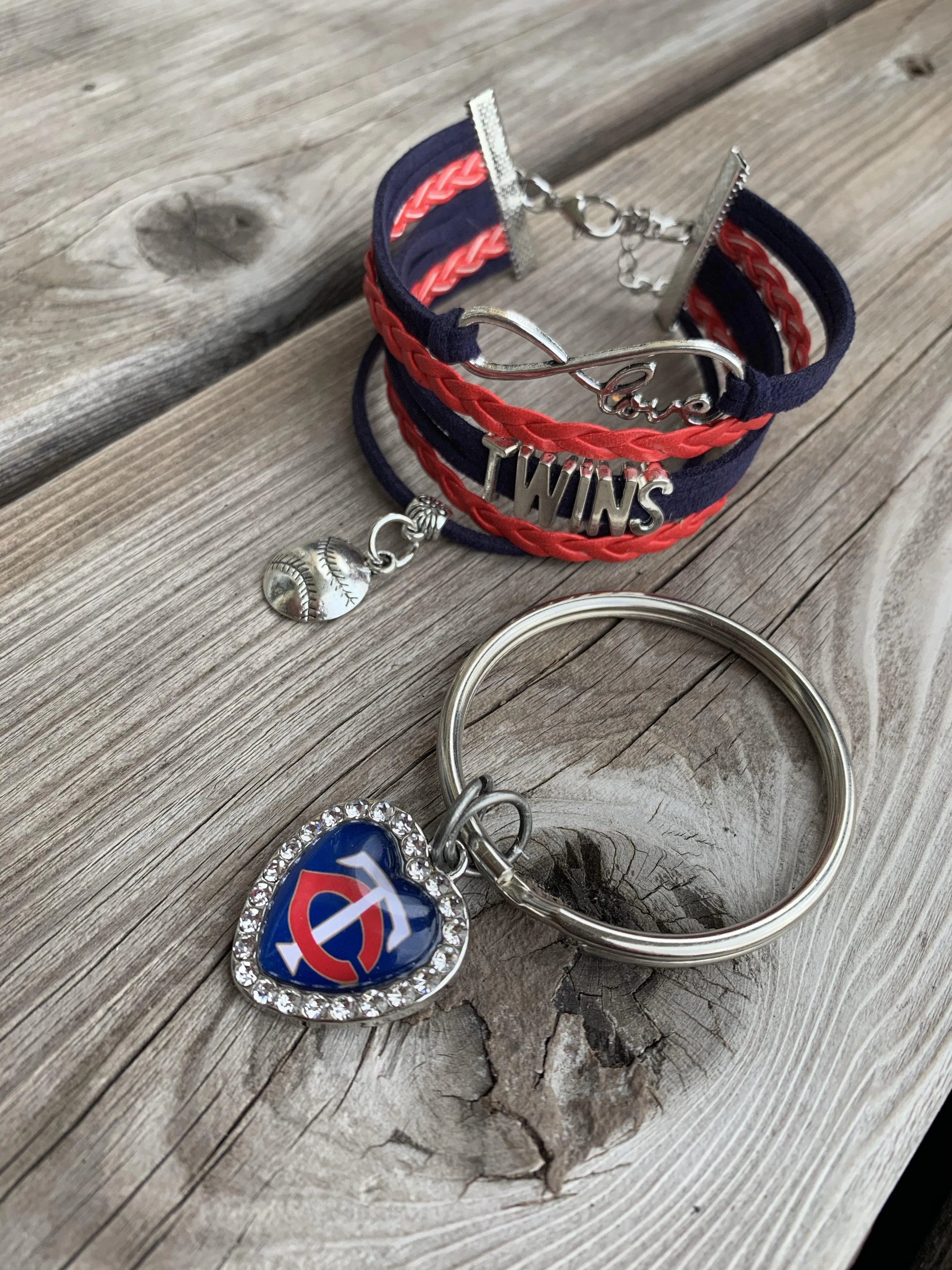 Keychains { Minnesota } Twins baseball. Vikings football. Wild hockey. Silver. MN.